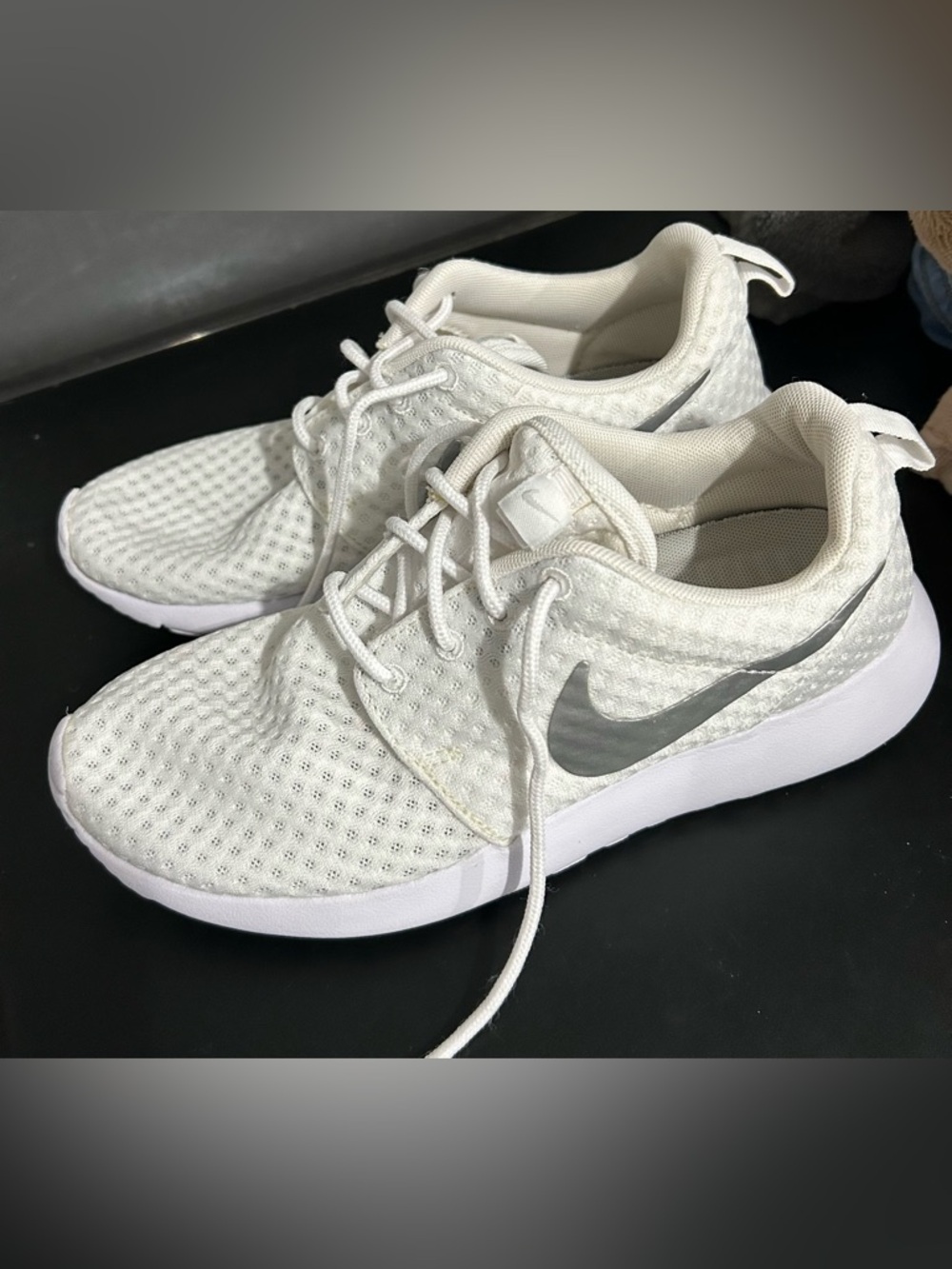 Nike Women's Roshe Run White & Metallic Mesh Running Sneakers